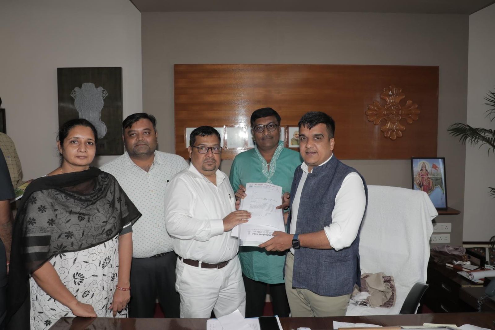 JRES Team Meets Honorable Home Minister of Gujarat, Shri Harsh Sanghvi